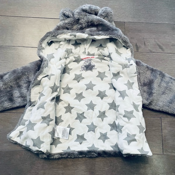 Magnetic Me gray hooded sweater. - Picture 4 of 4